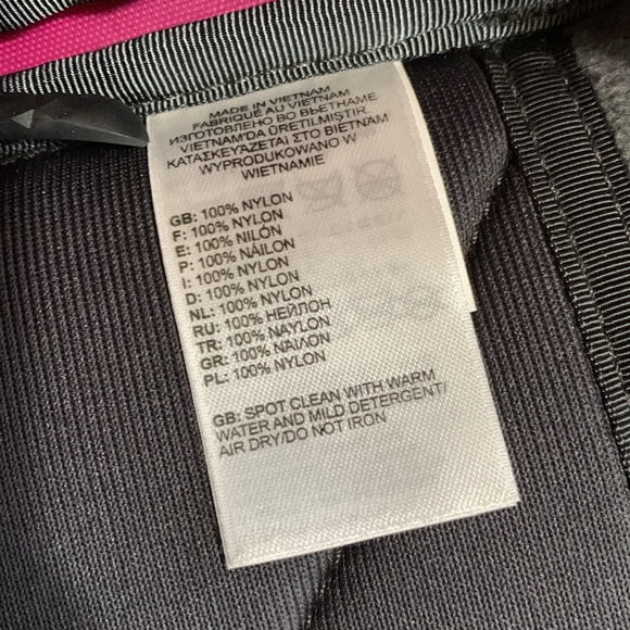 THE NORTH FACE Recon Backpack - pink and black lightly used - Picture 8 of 11